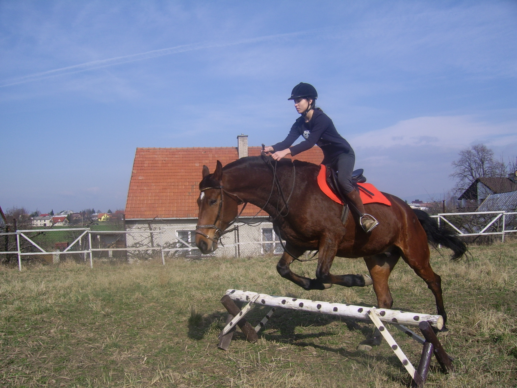 Rocky a Nelča nad skokem